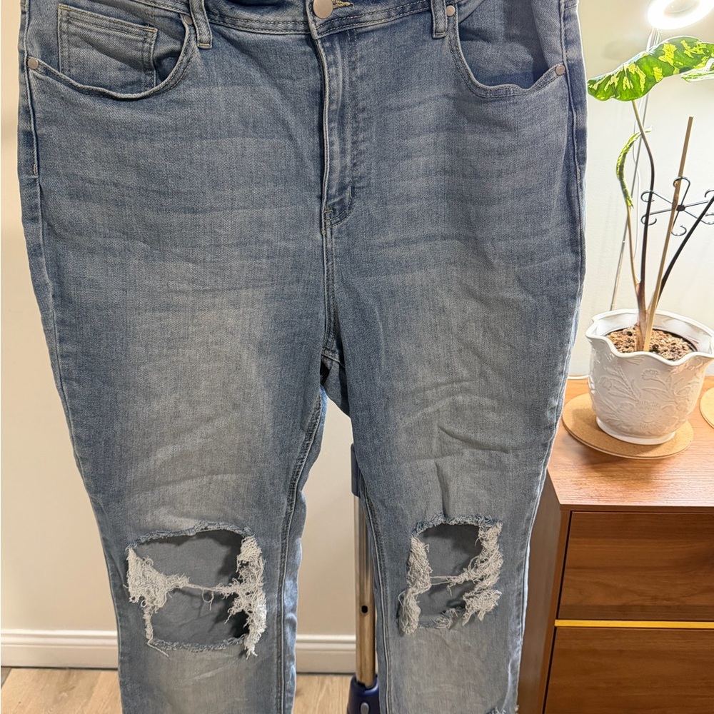 ARULA Light Blue Distressed Boyfriend Jeans